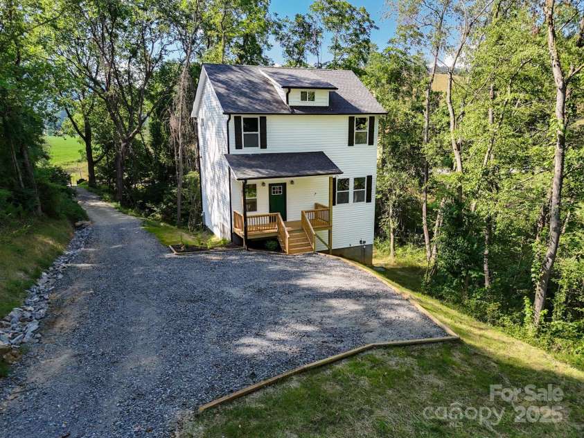 53 Acorn Lane, Waynesville, NC 28785.  MLS# CAR4270158, YatesRealty ID 25479. 