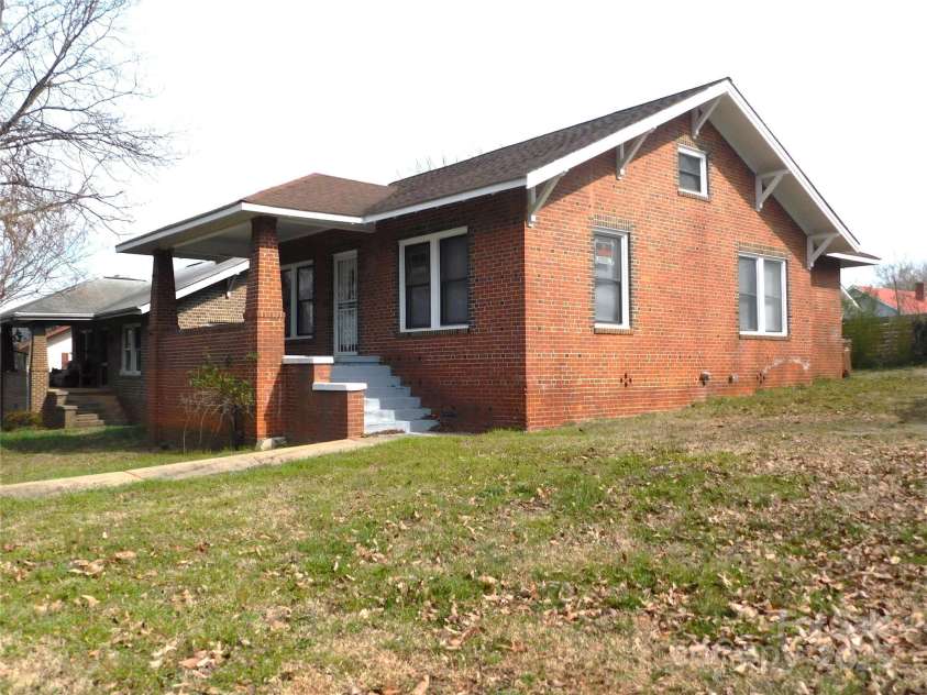 39 Railroad Street, Lincolnton, NC 28092.  MLS# CAR4234127, YatesRealty ID 2548. 