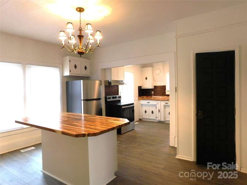 39 Railroad Street, Lincolnton, NC 28092.  MLS# CAR4234127, YatesRealty ID 2548. 