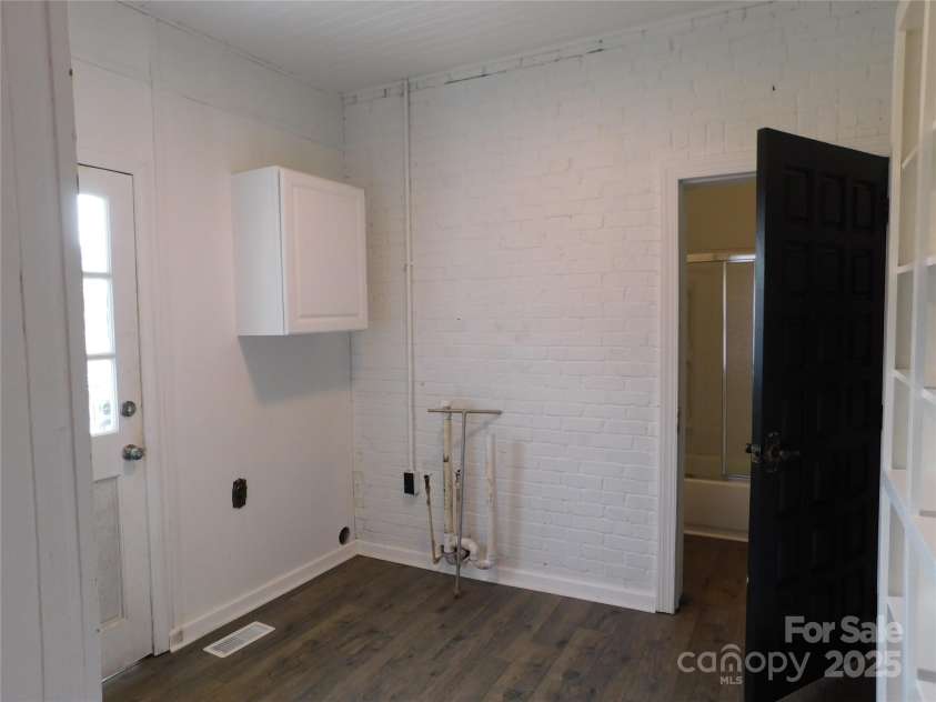 39 Railroad Street, Lincolnton, NC 28092.  MLS# CAR4234127, YatesRealty ID 2548. 