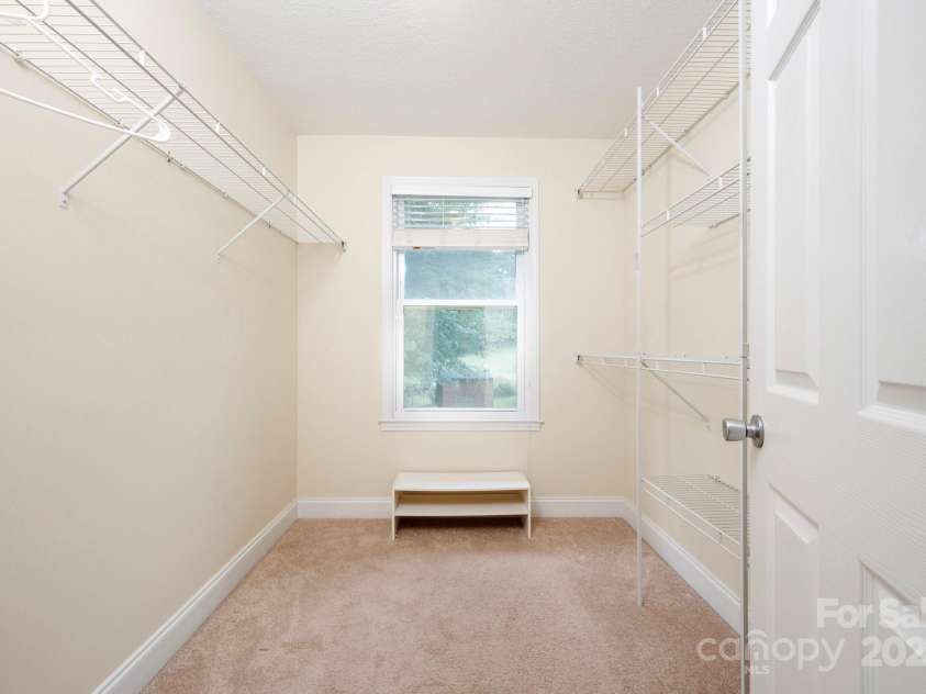 29 Honey Hollow Lane, Fairview, NC 28730.  MLS# CAR4270487, YatesRealty ID 25480. Huge walk-in closet