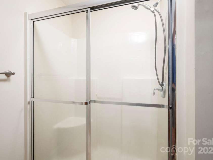 29 Honey Hollow Lane, Fairview, NC 28730.  MLS# CAR4270487, YatesRealty ID 25480. Primary shower