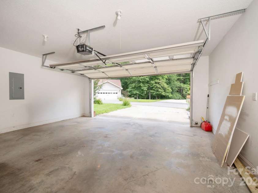29 Honey Hollow Lane, Fairview, NC 28730.  MLS# CAR4270487, YatesRealty ID 25480. Two car garage