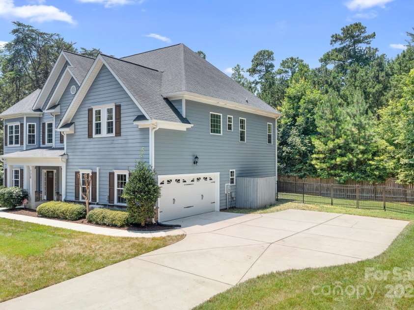 738 Kemp Road, Mooresville, NC 28117.  MLS# CAR4273057, YatesRealty ID 25481. 