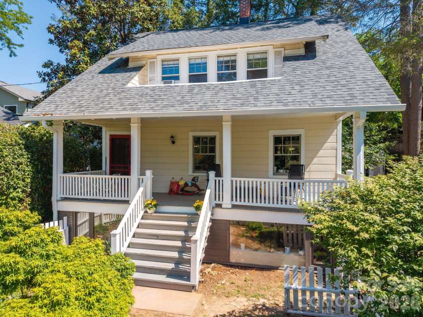 238 Forest Hill Drive, Asheville, NC 28803.  MLS# CAR4384650, YatesRealty ID 25482. 