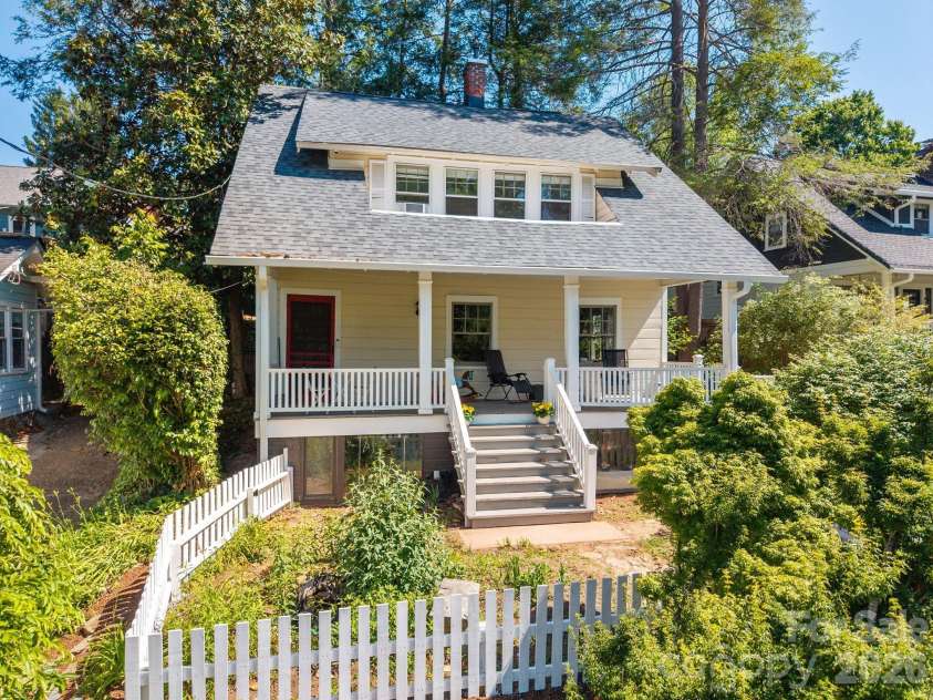 238 Forest Hill Drive, Asheville, NC 28803.  MLS# CAR4384650, YatesRealty ID 25482. 
