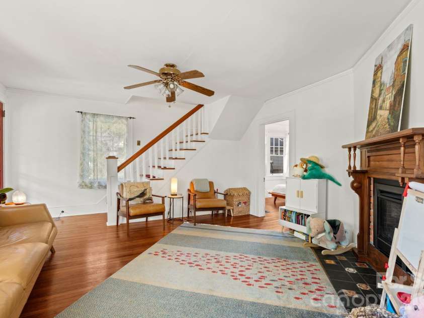 238 Forest Hill Drive, Asheville, NC 28803.  MLS# CAR4384650, YatesRealty ID 25482. 