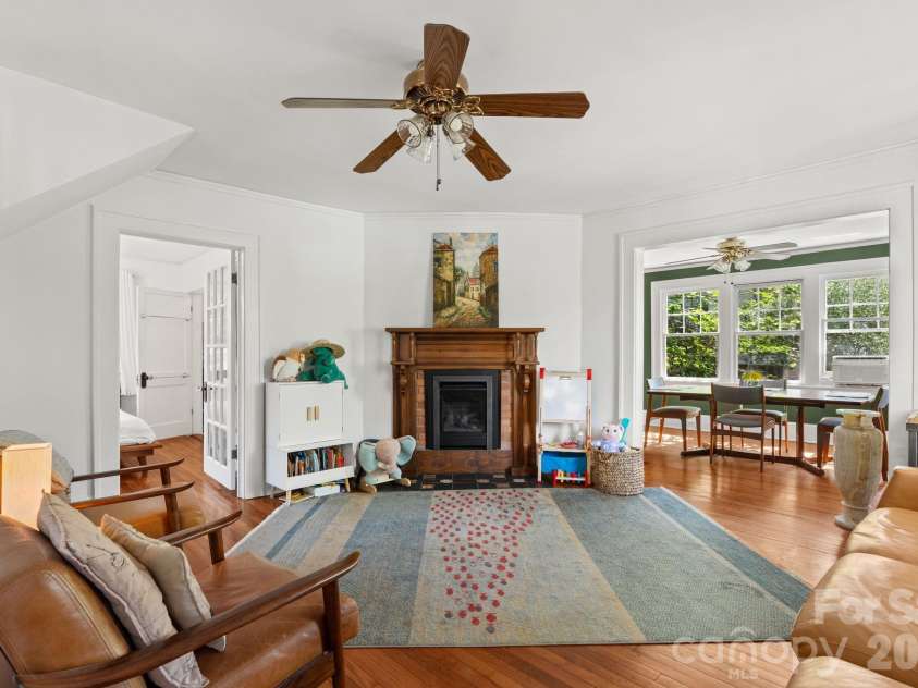 238 Forest Hill Drive, Asheville, NC 28803.  MLS# CAR4384650, YatesRealty ID 25482. 