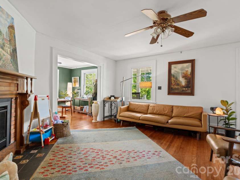238 Forest Hill Drive, Asheville, NC 28803.  MLS# CAR4384650, YatesRealty ID 25482. 