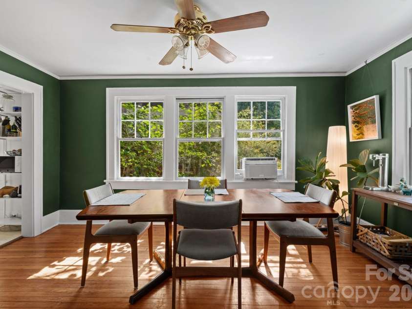 238 Forest Hill Drive, Asheville, NC 28803.  MLS# CAR4384650, YatesRealty ID 25482. 