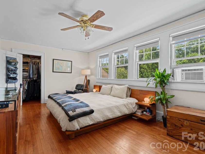 238 Forest Hill Drive, Asheville, NC 28803.  MLS# CAR4384650, YatesRealty ID 25482. 