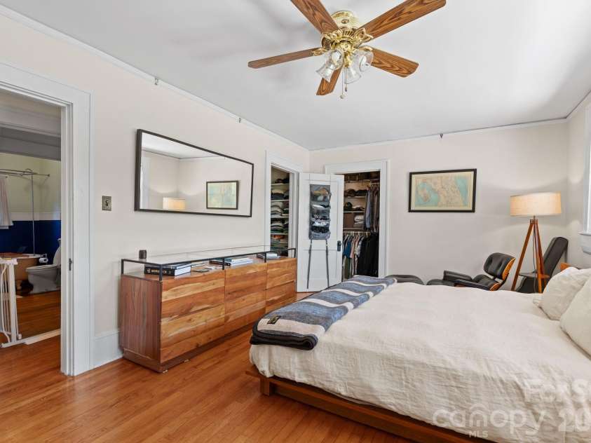 238 Forest Hill Drive, Asheville, NC 28803.  MLS# CAR4384650, YatesRealty ID 25482. 