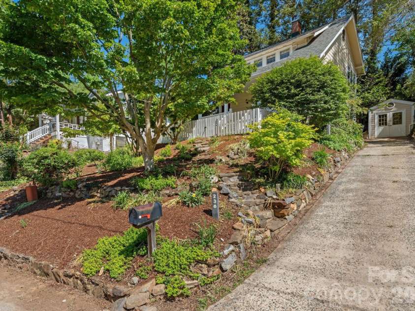 238 Forest Hill Drive, Asheville, NC 28803.  MLS# CAR4384650, YatesRealty ID 25482. 