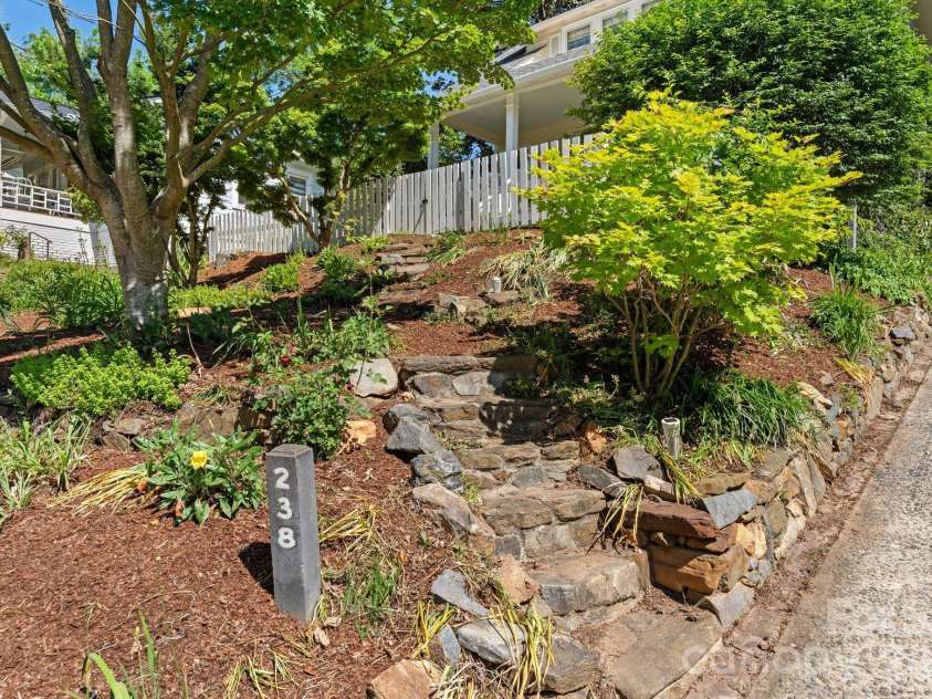 238 Forest Hill Drive, Asheville, NC 28803.  MLS# CAR4384650, YatesRealty ID 25482. 