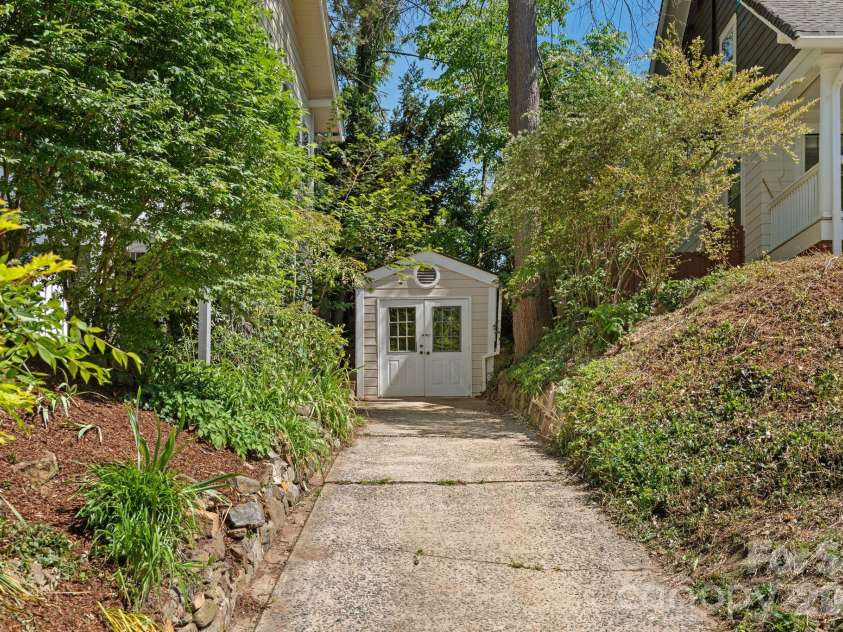 238 Forest Hill Drive, Asheville, NC 28803.  MLS# CAR4384650, YatesRealty ID 25482. 
