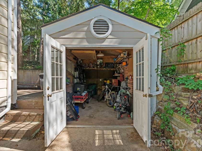 238 Forest Hill Drive, Asheville, NC 28803.  MLS# CAR4384650, YatesRealty ID 25482. 