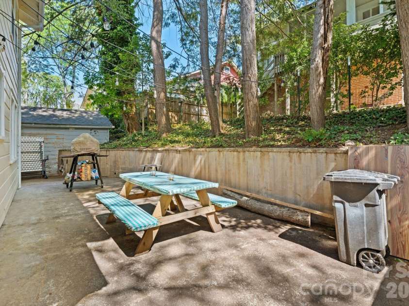 238 Forest Hill Drive, Asheville, NC 28803.  MLS# CAR4384650, YatesRealty ID 25482. 