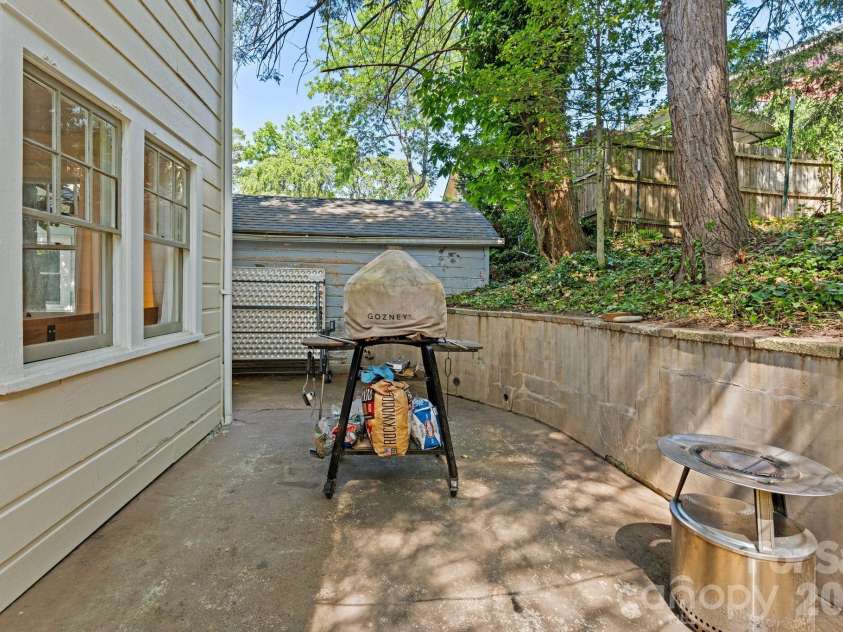238 Forest Hill Drive, Asheville, NC 28803.  MLS# CAR4384650, YatesRealty ID 25482. 