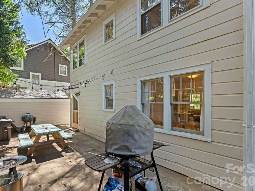 238 Forest Hill Drive, Asheville, NC 28803.  MLS# CAR4384650, YatesRealty ID 25482. 
