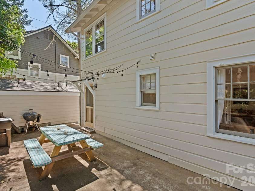 238 Forest Hill Drive, Asheville, NC 28803.  MLS# CAR4384650, YatesRealty ID 25482. 