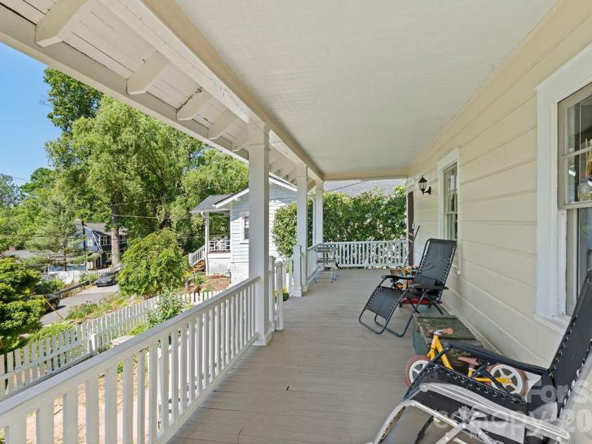 238 Forest Hill Drive, Asheville, NC 28803.  MLS# CAR4384650, YatesRealty ID 25482. 