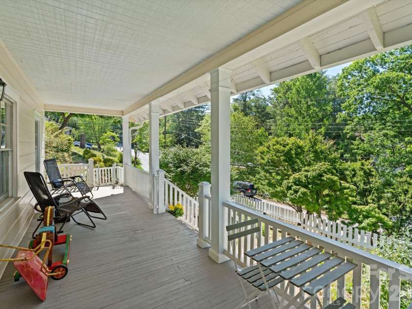 238 Forest Hill Drive, Asheville, NC 28803.  MLS# CAR4384650, YatesRealty ID 25482. 