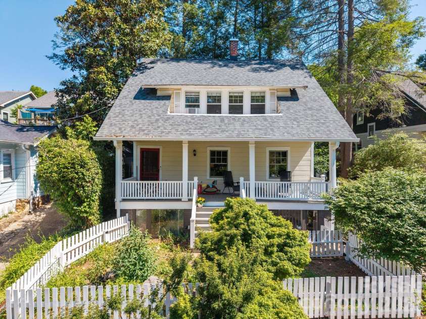 238 Forest Hill Drive, Asheville, NC 28803.  MLS# CAR4384650, YatesRealty ID 25482. 