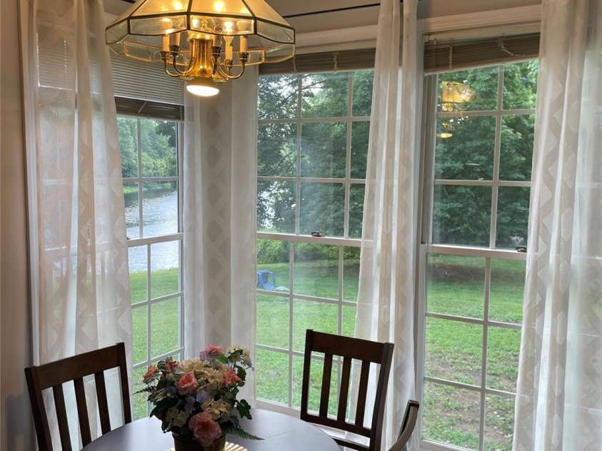 2836 Pickering Road, Greensboro, NC 27407.  MLS# CAR4275274, YatesRealty ID 25483. Breakfast nook