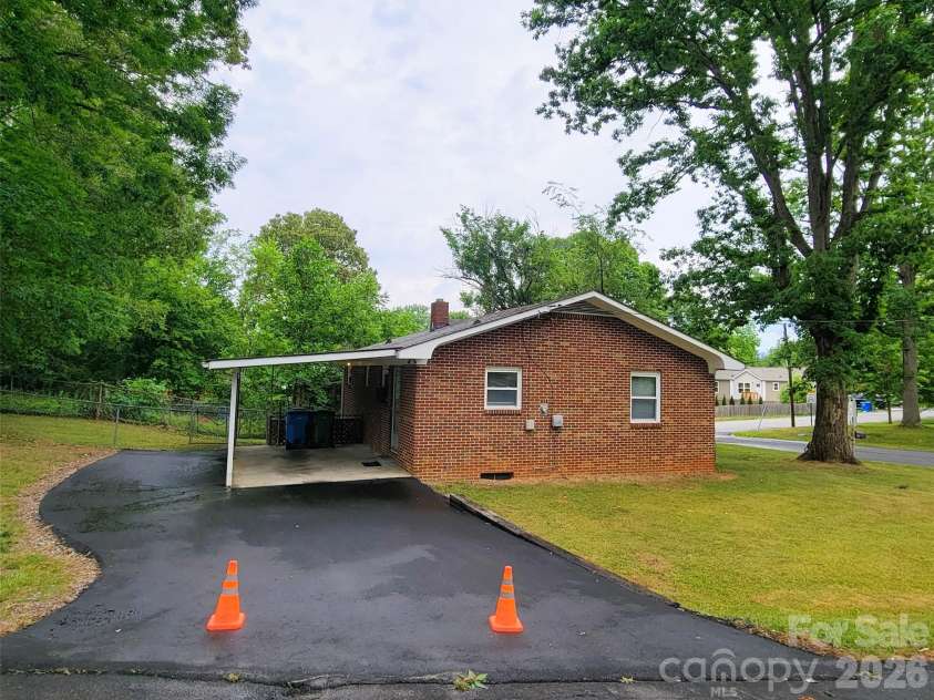 45 Browndale Road, Asheville, NC 28805.  MLS# CAR4383844, YatesRealty ID 25484. Paved Driveway