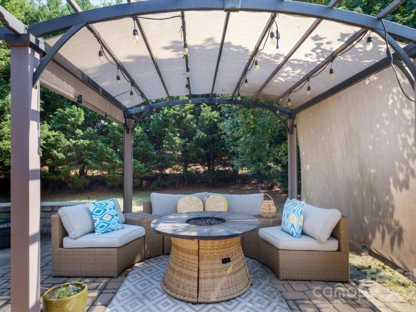 9122 Carneros Creek Road, Charlotte, NC 28214.  MLS# CAR4278394, YatesRealty ID 25484. Backyard