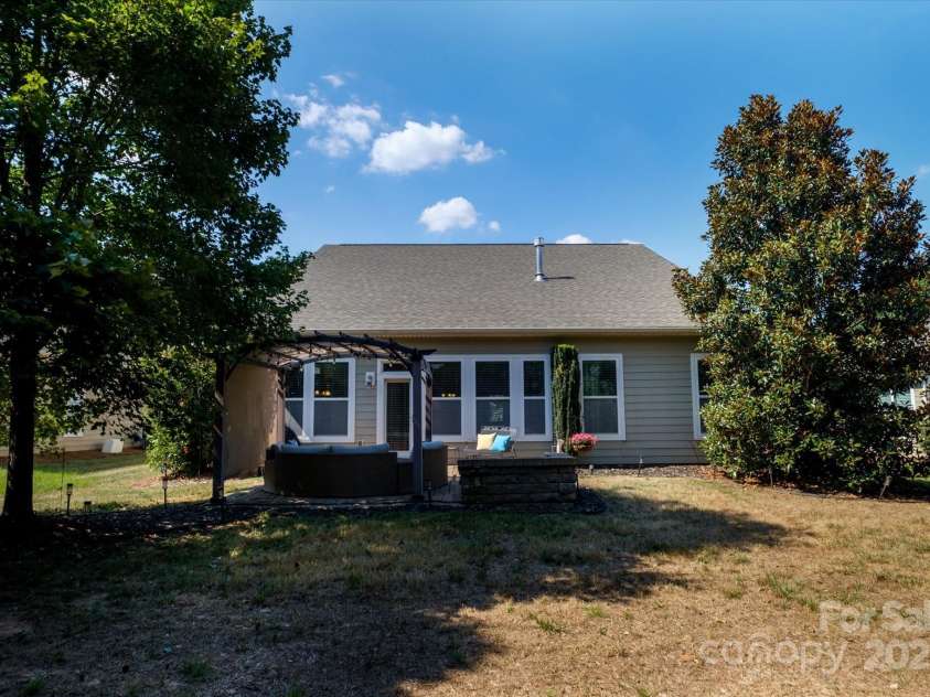 9122 Carneros Creek Road, Charlotte, NC 28214.  MLS# CAR4278394, YatesRealty ID 25484. Backyard