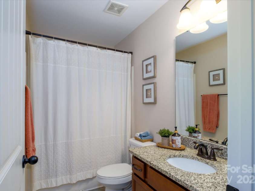 9122 Carneros Creek Road, Charlotte, NC 28214.  MLS# CAR4278394, YatesRealty ID 25484. Bathroom Upstairs