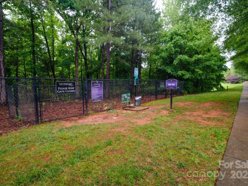 9122 Carneros Creek Road, Charlotte, NC 28214.  MLS# CAR4278394, YatesRealty ID 25484. Dog Park