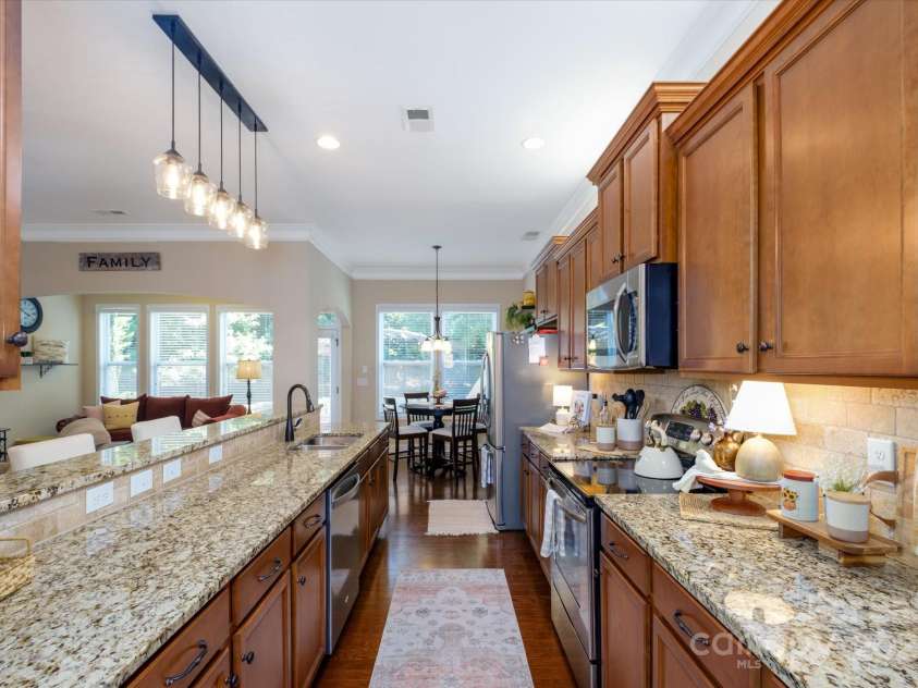 9122 Carneros Creek Road, Charlotte, NC 28214.  MLS# CAR4278394, YatesRealty ID 25484. Kitchen