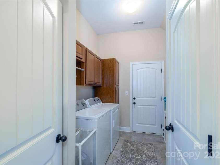 9122 Carneros Creek Road, Charlotte, NC 28214.  MLS# CAR4278394, YatesRealty ID 25484. Laundry