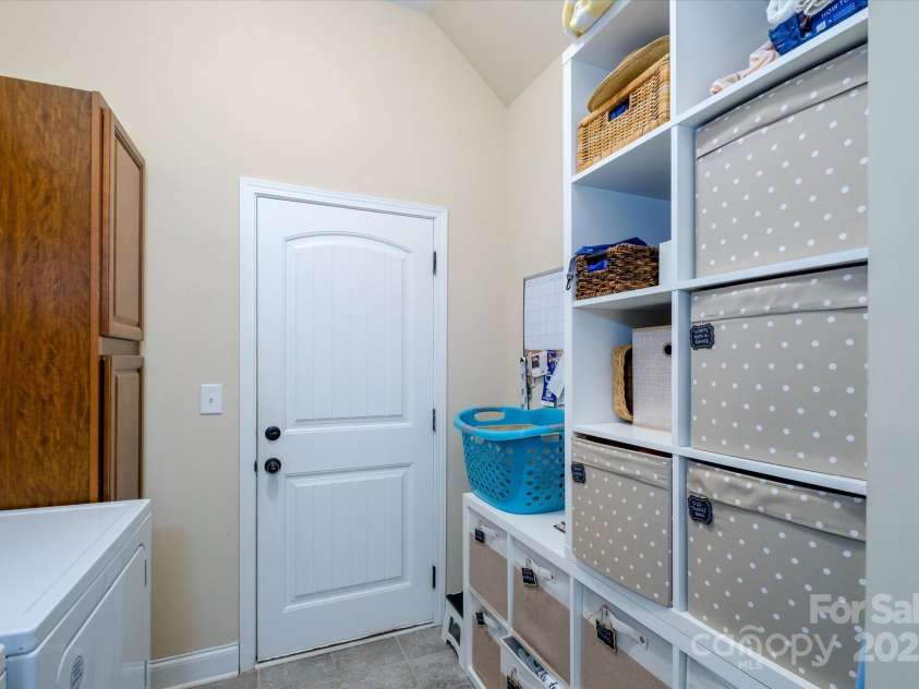 9122 Carneros Creek Road, Charlotte, NC 28214.  MLS# CAR4278394, YatesRealty ID 25484. Laundry