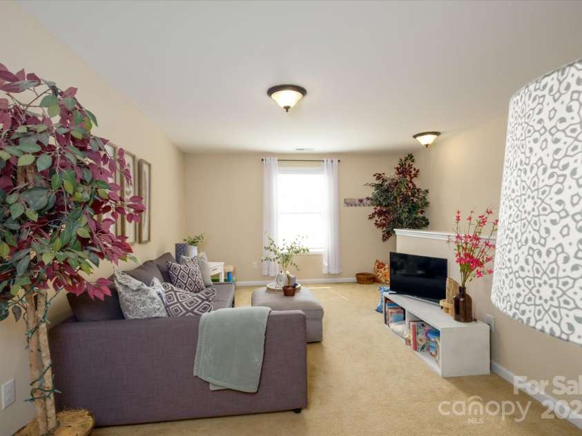 9122 Carneros Creek Road, Charlotte, NC 28214.  MLS# CAR4278394, YatesRealty ID 25484. Loft