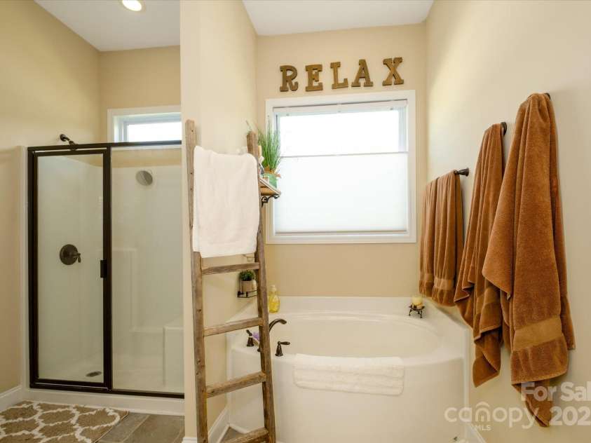 9122 Carneros Creek Road, Charlotte, NC 28214.  MLS# CAR4278394, YatesRealty ID 25484. Primary Bathroom