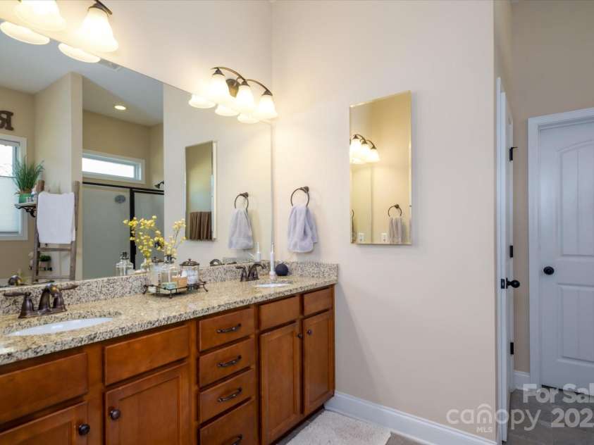 9122 Carneros Creek Road, Charlotte, NC 28214.  MLS# CAR4278394, YatesRealty ID 25484. Primary Bathroom