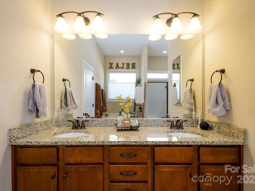 9122 Carneros Creek Road, Charlotte, NC 28214.  MLS# CAR4278394, YatesRealty ID 25484. Primary Bathroom