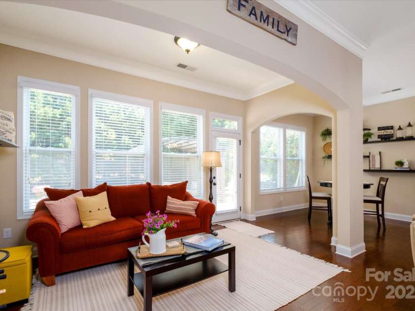 9122 Carneros Creek Road, Charlotte, NC 28214.  MLS# CAR4278394, YatesRealty ID 25484. Sunroom