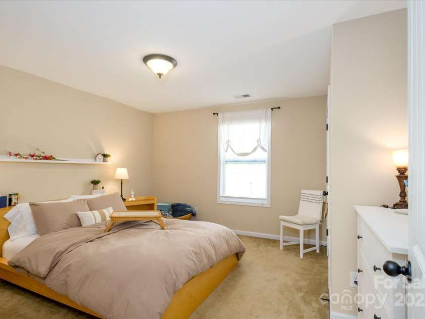 9122 Carneros Creek Road, Charlotte, NC 28214.  MLS# CAR4278394, YatesRealty ID 25484. Upstairs Bedroom