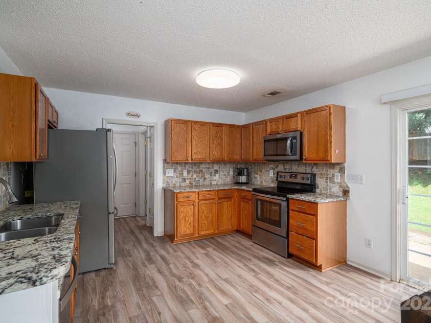 2119 Wexford Way, Statesville, NC 28625.  MLS# CAR4278668, YatesRealty ID 25485. 