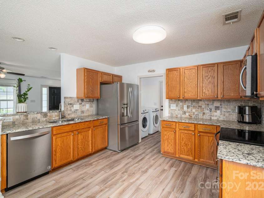 2119 Wexford Way, Statesville, NC 28625.  MLS# CAR4278668, YatesRealty ID 25485. 