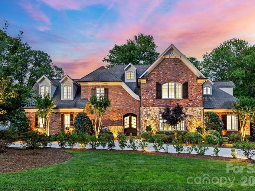 2427 Danbury Street, Charlotte, NC 28211.  MLS# CAR4381127, YatesRealty ID 25485. 
