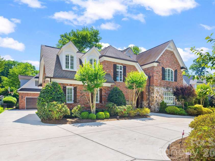 2427 Danbury Street, Charlotte, NC 28211.  MLS# CAR4381127, YatesRealty ID 25485. 