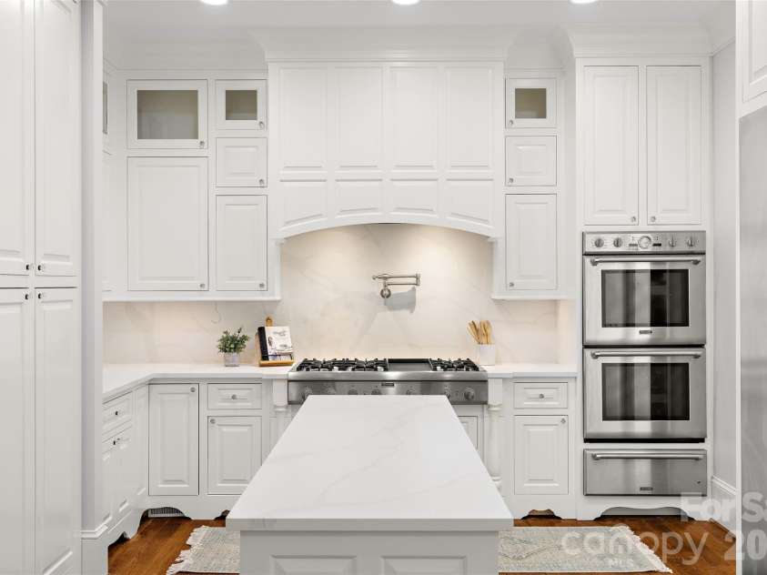 2427 Danbury Street, Charlotte, NC 28211.  MLS# CAR4381127, YatesRealty ID 25485. 