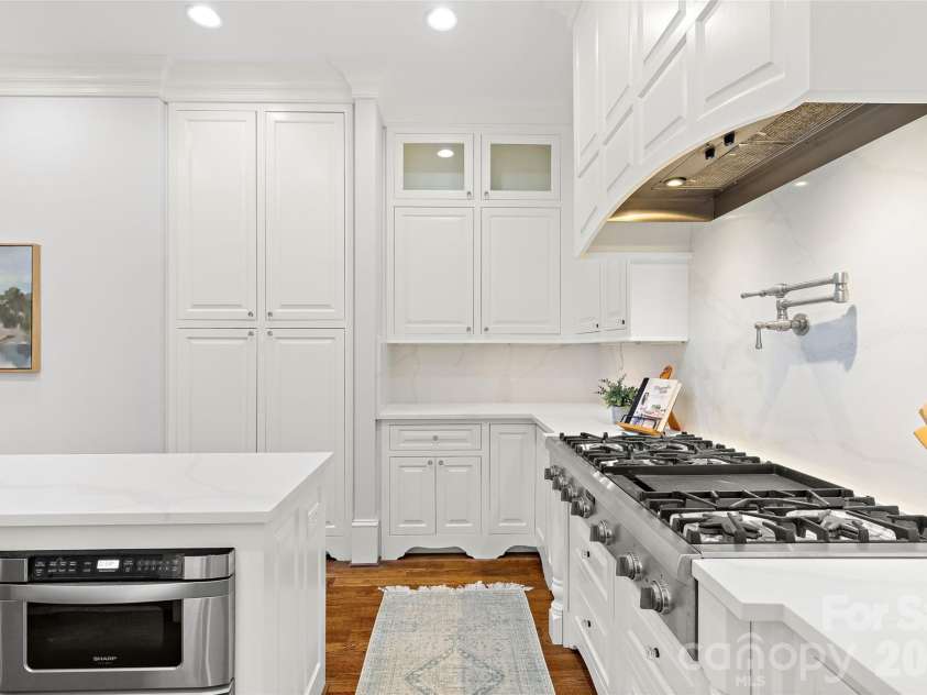 2427 Danbury Street, Charlotte, NC 28211.  MLS# CAR4381127, YatesRealty ID 25485. 