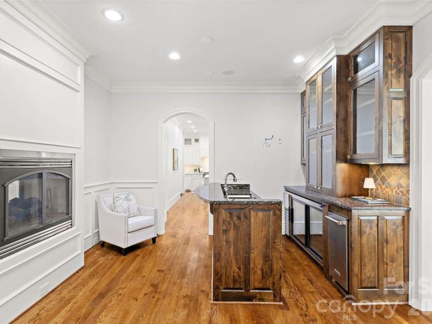 2427 Danbury Street, Charlotte, NC 28211.  MLS# CAR4381127, YatesRealty ID 25485. 