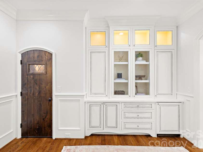 2427 Danbury Street, Charlotte, NC 28211.  MLS# CAR4381127, YatesRealty ID 25485. 